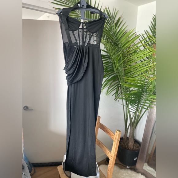 BEAUTIFUL PARTY GOWN CUT BACK WITH SHEER TOP - Picture 9 of 11